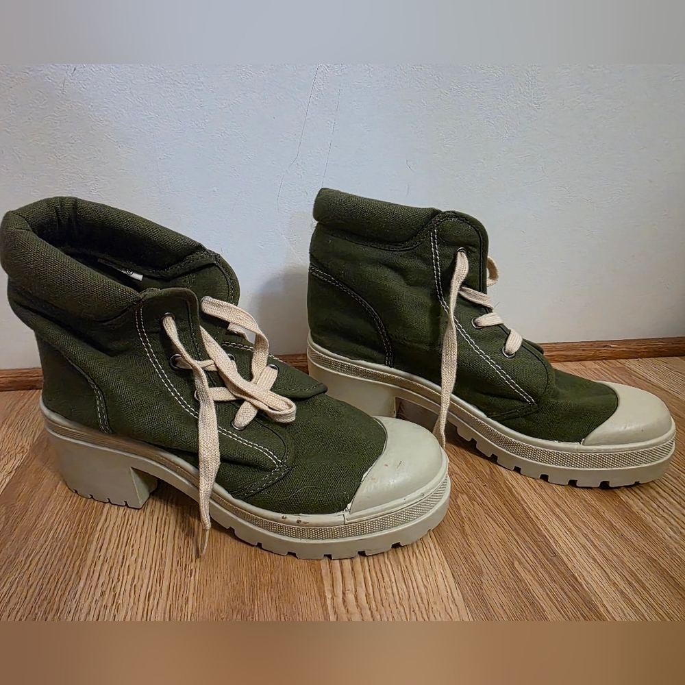 Green and Cream Lace Up Boots with Rugged Sole - Size 9